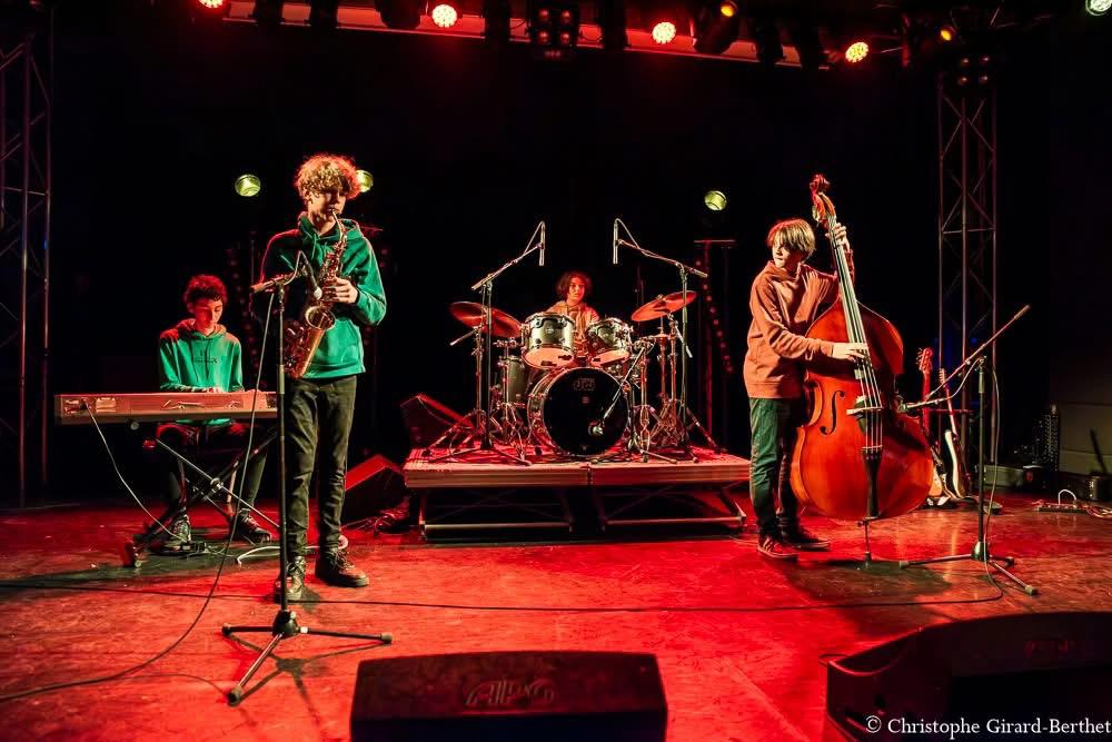 The Evening Sunset (Simon Senicourt), en scène ouverte.